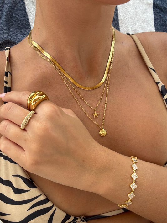 Shell Necklace Gold